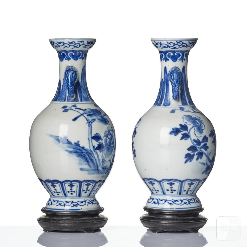 A pair of blue and white 'peony and birds' vases, - 图4